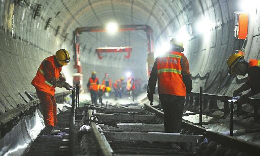 R1线铺轨前方到站，大杨庄！地下段轨道已“跑”完近四成路