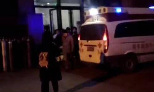 《偶像练习生》王嘉尔劳累送医 过度劳累送医宣布退出比赛