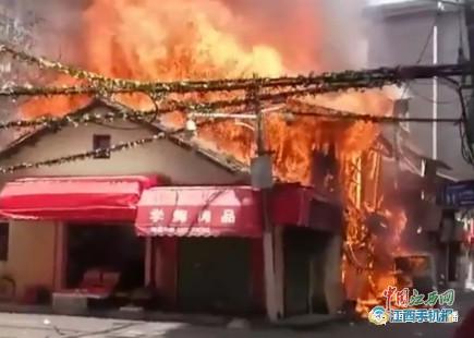 无人员伤亡 南昌羊子巷火灾:事发小学附近的一栋老旧房屋