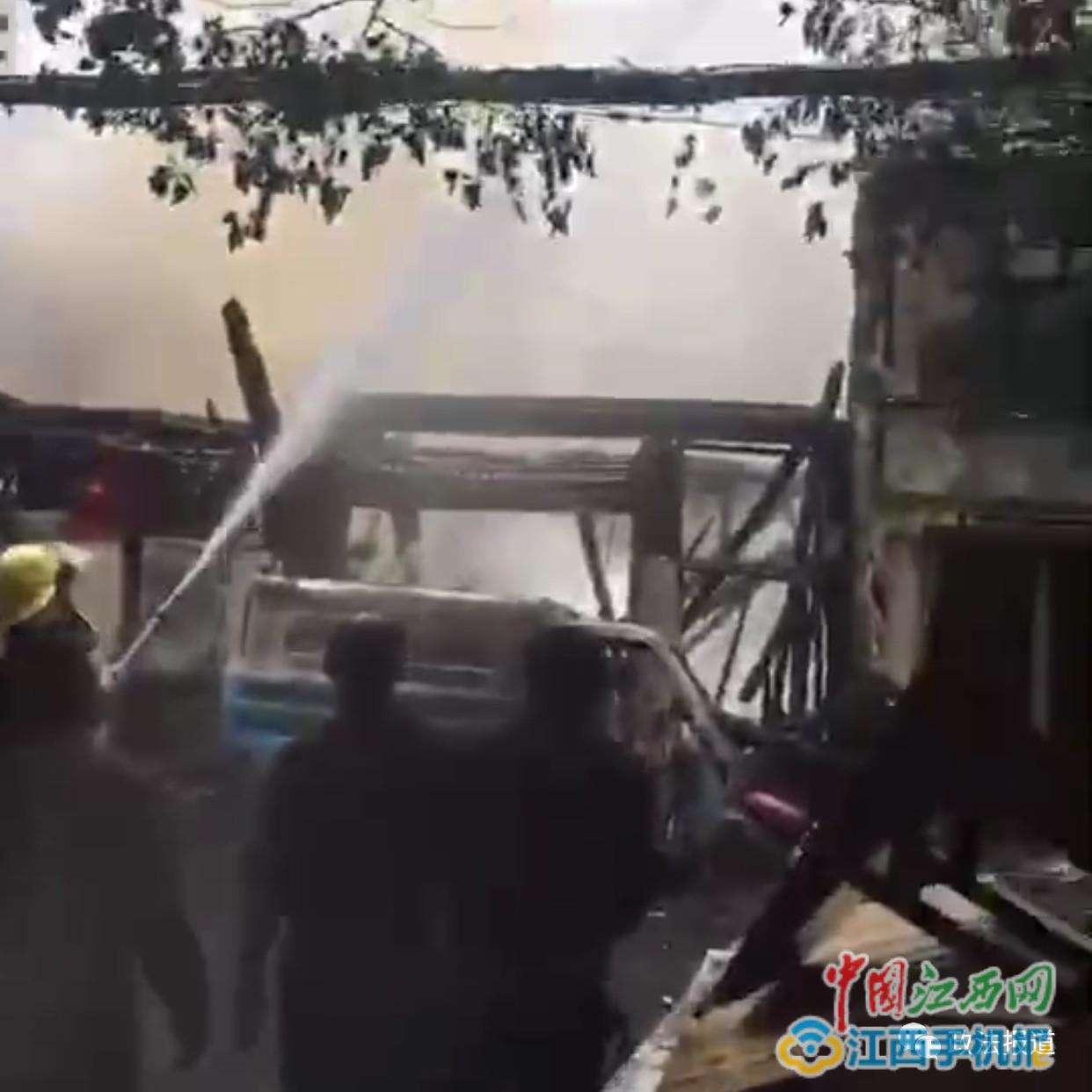 无人员伤亡 南昌羊子巷火灾:事发小学附近的一栋老旧房屋