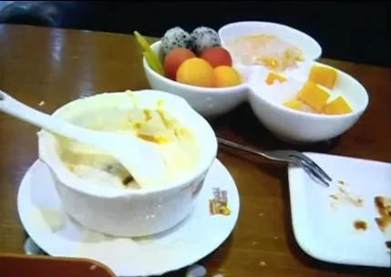 双皮奶爆炸女子遭“毁容” 这些东西切勿用微波炉加热