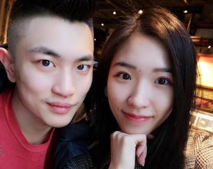 �ƺ��������飬���ϵ�Ů����ʲô����