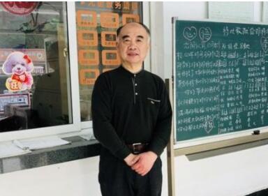 有才有爱!64岁宿管歌曲送毕业生