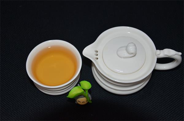 康博会上赏“千年瓷器”——巩义白瓷之美