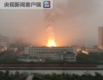 火光冲天！重庆物流公司爆炸 突发的爆炸声把路人吓了一大跳
