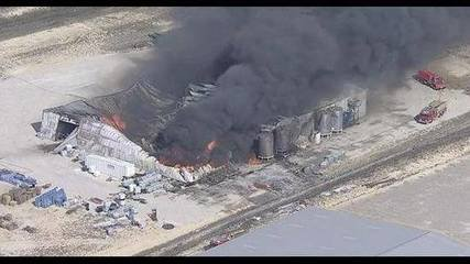 韩仁川一所化工厂起火约300人被疏散 多部门赶往现场救援