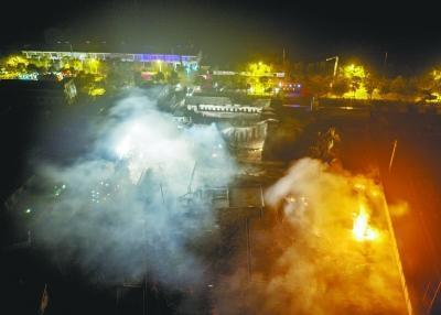 韩仁川一所化工厂起火约300人被疏散 多部门赶往现场救援