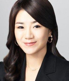 韩航千金姐妹丑闻  会议中将一罐瓶装水丢向员工脸部