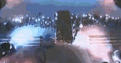 非法占道!抖友聚会涉嫌违法实力作死 40多辆车开车灯摆