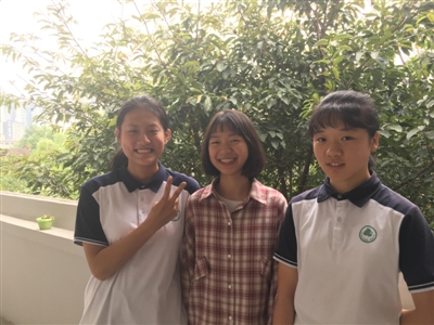 中考体考扶同学 这一短暂的瞬间传遍成都中考家长群