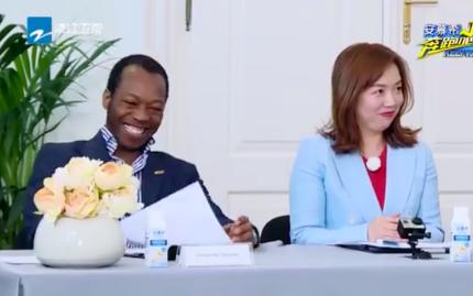 谁说邓超英文进步惊人？节目再现邓氏英文，开口就让外国人笑喷