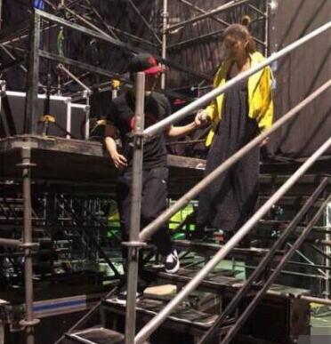 好老公表现！王力宏三胎儿子今年夏天出生 小心翼翼扶着爱妻