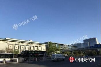 北京半马开跑 从天安门广场到奥林匹克公园分时段交通管制