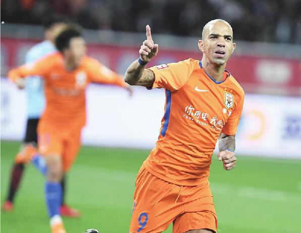 塔神梅开二度 鲁能全取三分