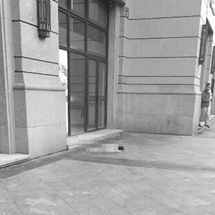 悲剧！杭州萧山春和钱塘小区 一小男孩坠楼身亡