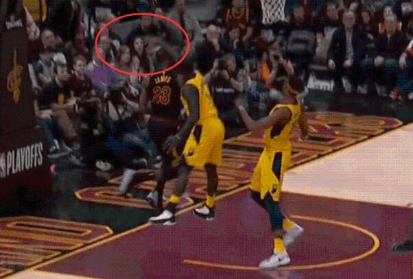 詹姆斯史蒂芬森对决火花四溅！史蒂芬森直接砸詹姆斯脑袋