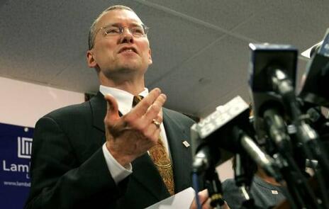 美著名律师自焚原因惊人 现场尸骨无存只剩一片灰烬