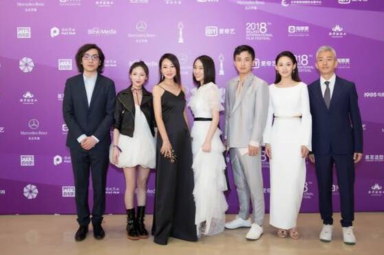 辣妈&萌妹！闫妮母女亮相北影节 女儿邹元清身穿白色长裙太美了