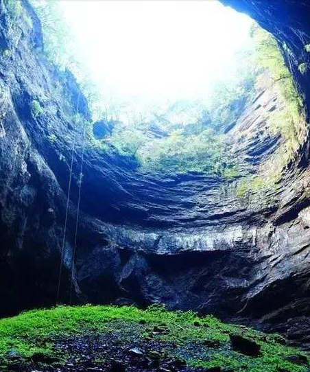 世界级天坑群内现地下暗河 神秘世界就此打开