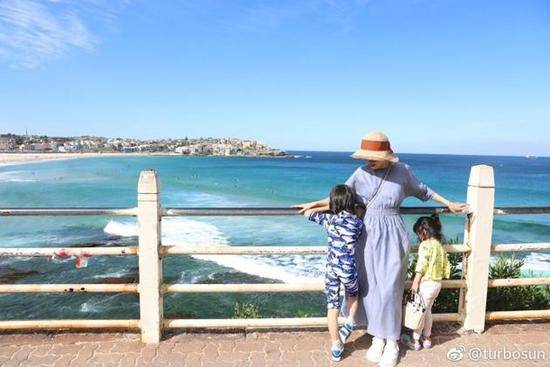 美翻了！孙俪游悉尼 网友纷纷表白：最美最美的小姐姐