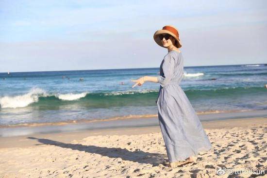 美翻了！孙俪游悉尼 网友纷纷表白：最美最美的小姐姐