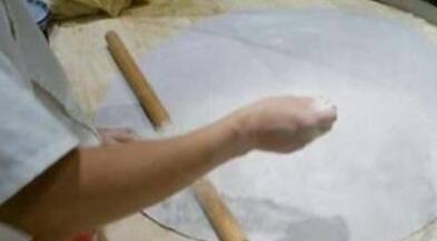 就怕吃货有学问！博士论文解释擀面 煮面时又为什么要加凉水?