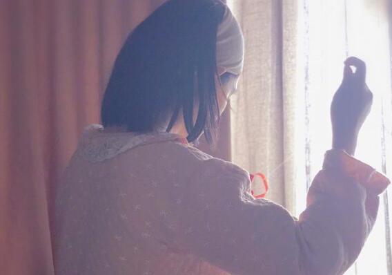 谢娜晒照被错认成赵丽颖 “我要举报：她是个演员”