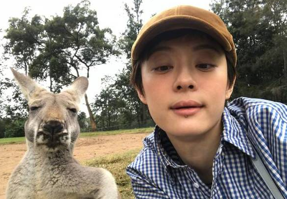 孙俪模仿袋鼠表情惟妙惟肖 搞笑发问谁比较帅