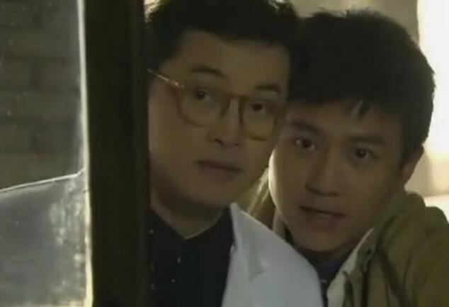 回忆杀!邓超沙溢合影 《甜蜜蜜》中的雷雷和韩老师11年后再同框