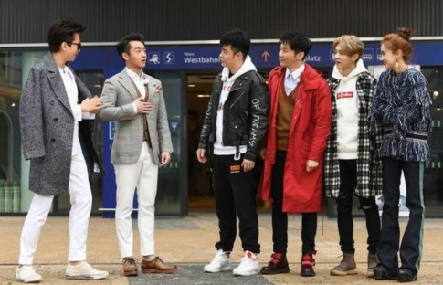 baby脱鞋显真实身高 5厘米厚底遭邓超Selina实力吐槽