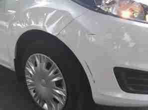 剐蹭汽车留条道歉 车主被学生的这个做法感动称车不用孩子赔