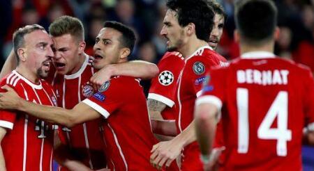 超吸睛！拜仁首位00后帅呆了 迈与博阿滕搭档中卫在德甲亮相