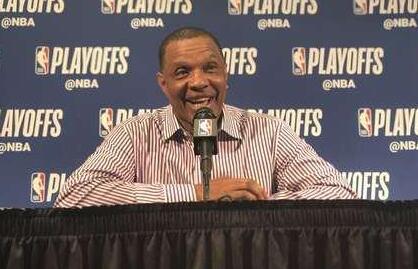 逗趣十足！金特里感谢科比 感谢他的球鞋让霍勒迪没有在比赛中出界