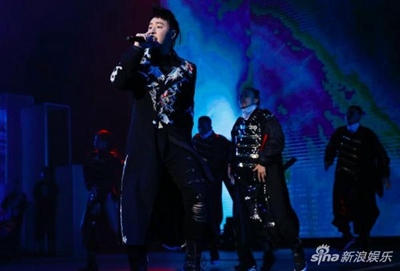 太辛苦了？潘玮柏痛哭令粉丝心疼 彩排撞头送医去年曾经历病魔