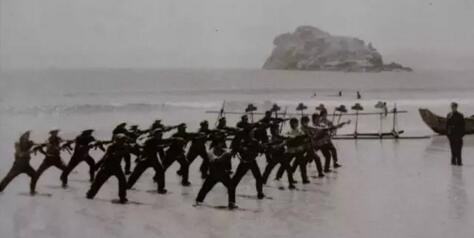 中国海军，生日快乐！