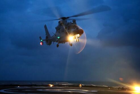 中国海军，生日快乐！