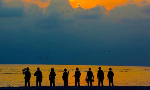 中国海军，生日快乐！
