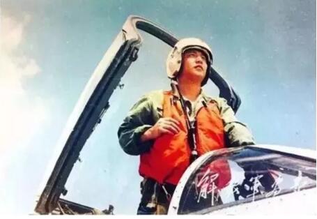 中国海军，生日快乐！