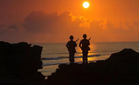 中国海军，生日快乐！