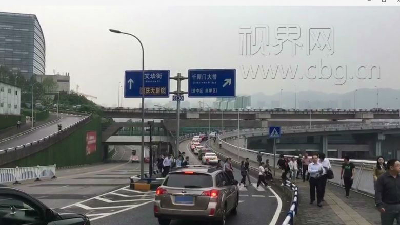 重庆限号第一天 黄花园大桥畅千厮门大桥堵