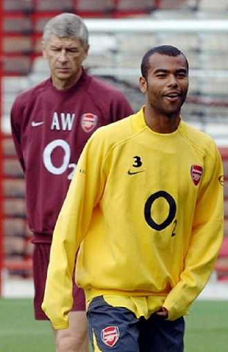 科尔致敬遭嘲讽 球迷们因为他的这个做法被激怒在台上怒斥狂骂