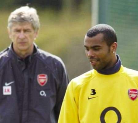 科尔致敬遭嘲讽 球迷们因为他的这个做法被激怒在台上怒斥狂骂