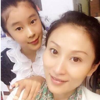 父母骄傲！杨子女儿考上哈弗 黄圣依隐婚十年为了保护她