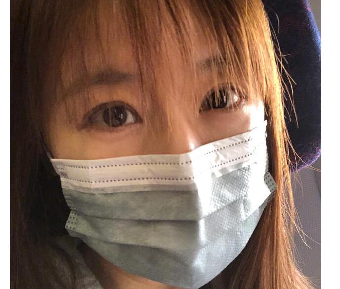 难掩憔悴！林心如晒自拍 空气刘海