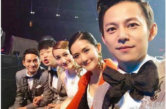 一晃12年!快乐家族合照 谢娜复工《快乐大本营》首露面