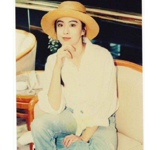 惊艳了时光！王祖贤闺蜜年轻旧照 