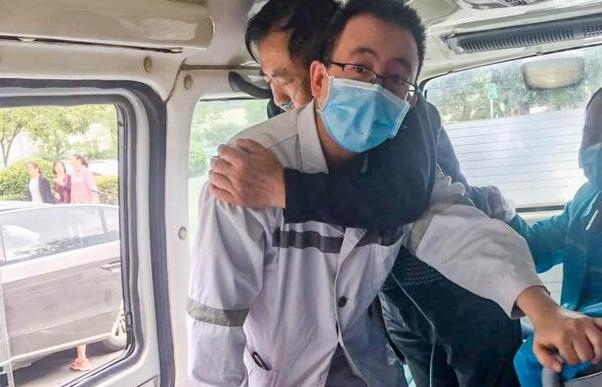 医生当20分钟支架助患者脱离危险 成都急救医生火了!