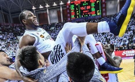 势如破竹!辽宁男篮夺冠 辽宁队距离队史第1个CBA总冠军只1步之遥