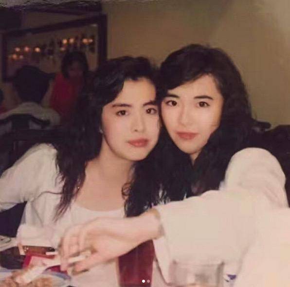 王祖贤闺蜜旧照大曝光 网友：在没有PS的年代女神仍貌美如花