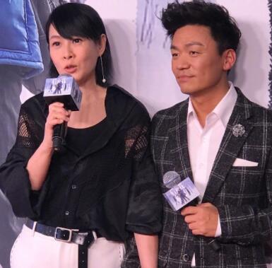 回忆杀!刘若英王宝强牵手亮相 两人因电影《天下无贼》结缘